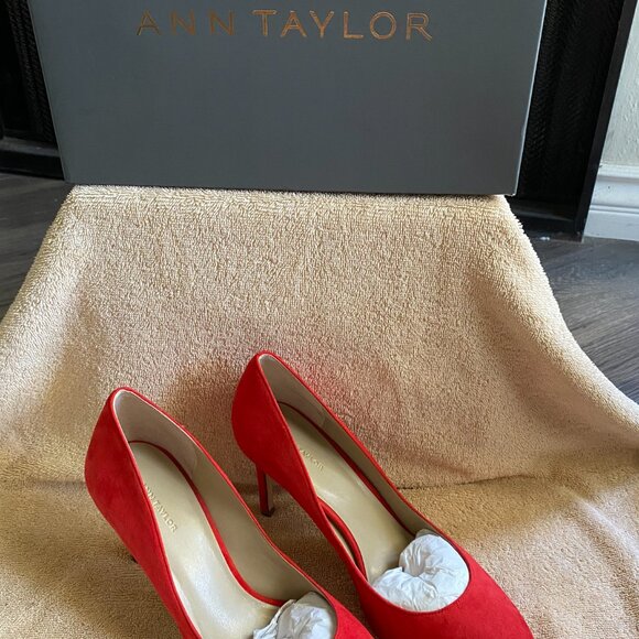 Ann Taylor Classic Red Pump - Picture 3 of 5